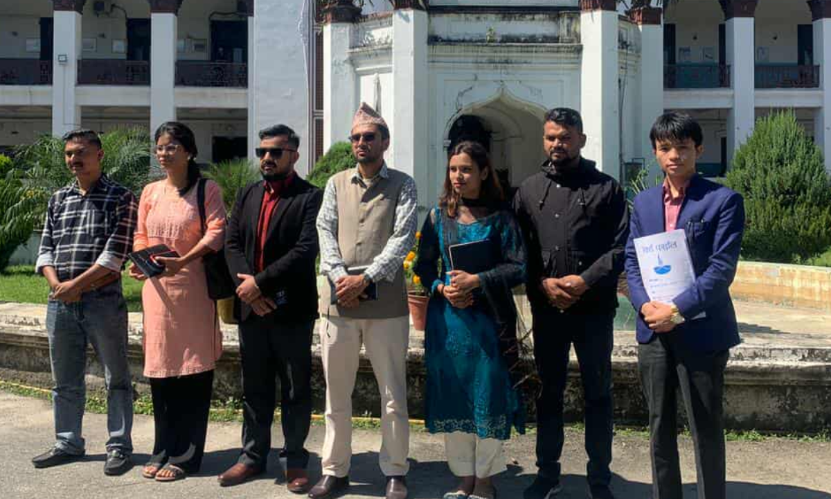 विदेशमा रहेका नेपालीलाई मताधिकारको व्यवस्था गर्न माग लिएर आयोग पुगे जेन-जी अभियन्ता