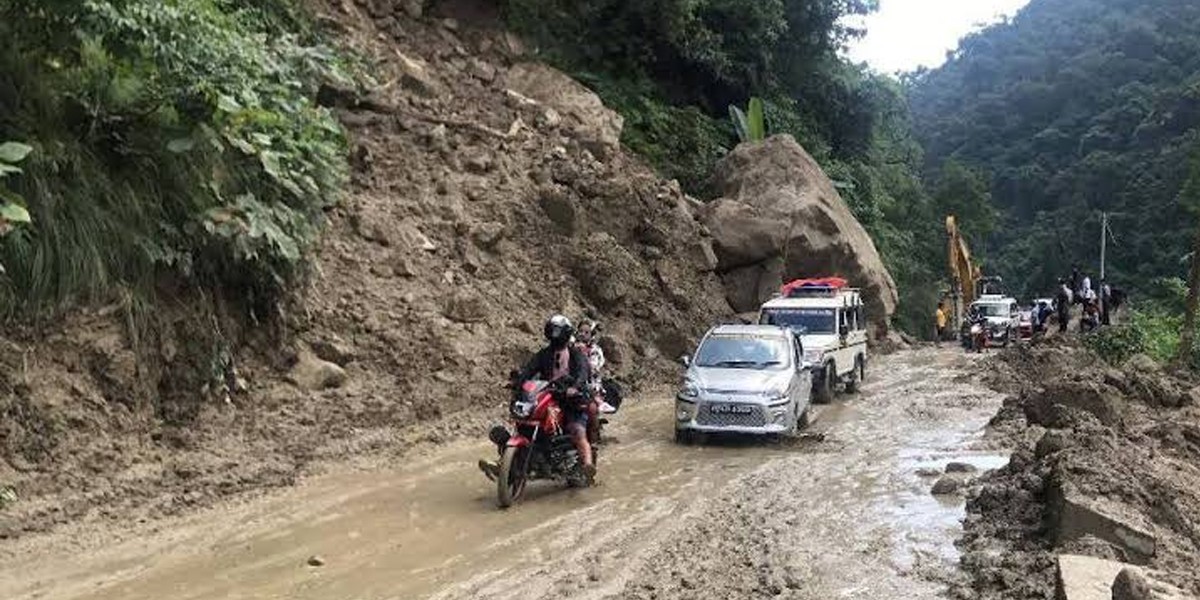 थप ५० वटा रुग्ण सडकका ठेक्का तोड्न सार्वजनिक सूचना