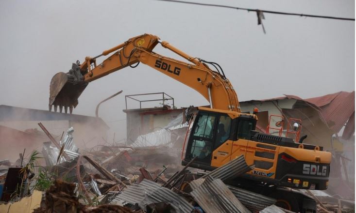 मनोहरा सुकुमबासी बस्तीमा दर्जन बढी डोजर परिचालन